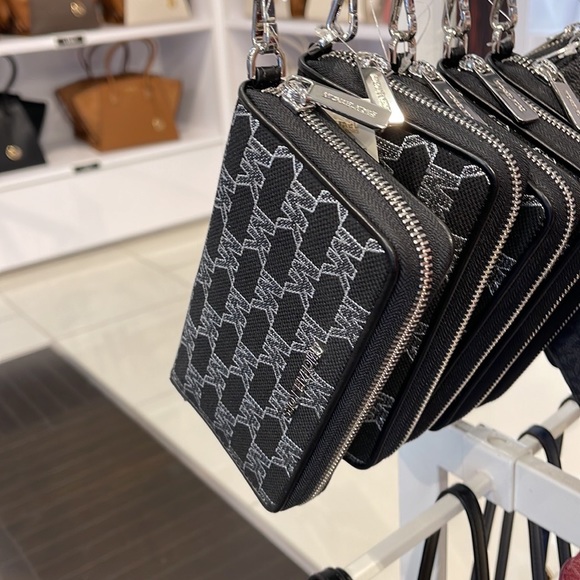 Michael Kors Jet Set Travel Large Phone Case Wristlet Wallet MK Black Multi - Picture 2 of 16